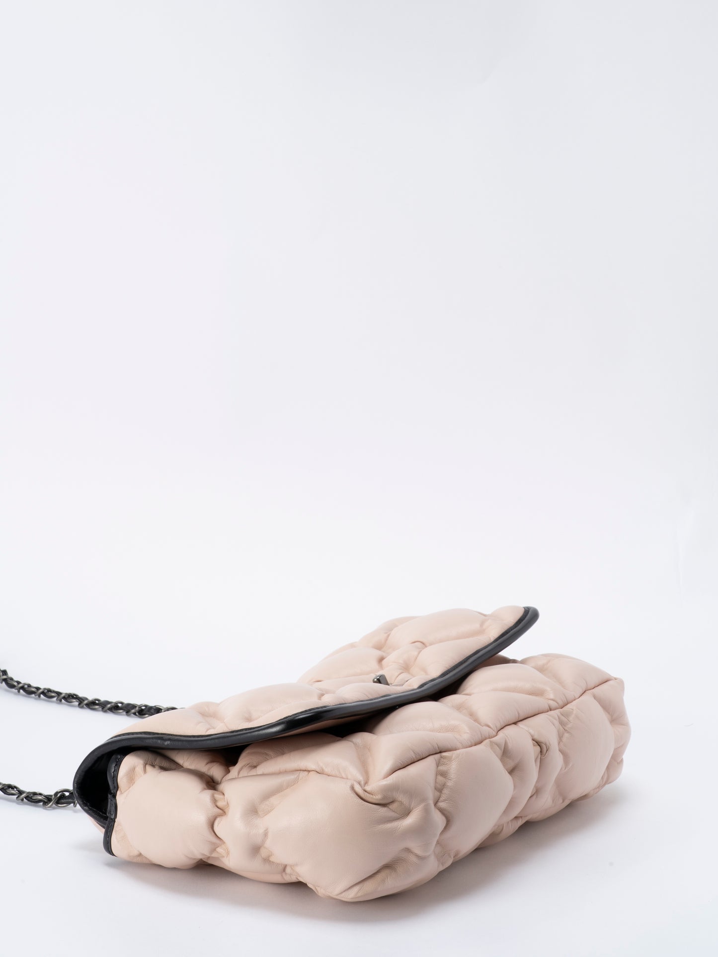 シャネル バブルキルト チェーンショルダーバッグ ポーチ付き カーフスキン ライトピンク アンティークシルバー金具