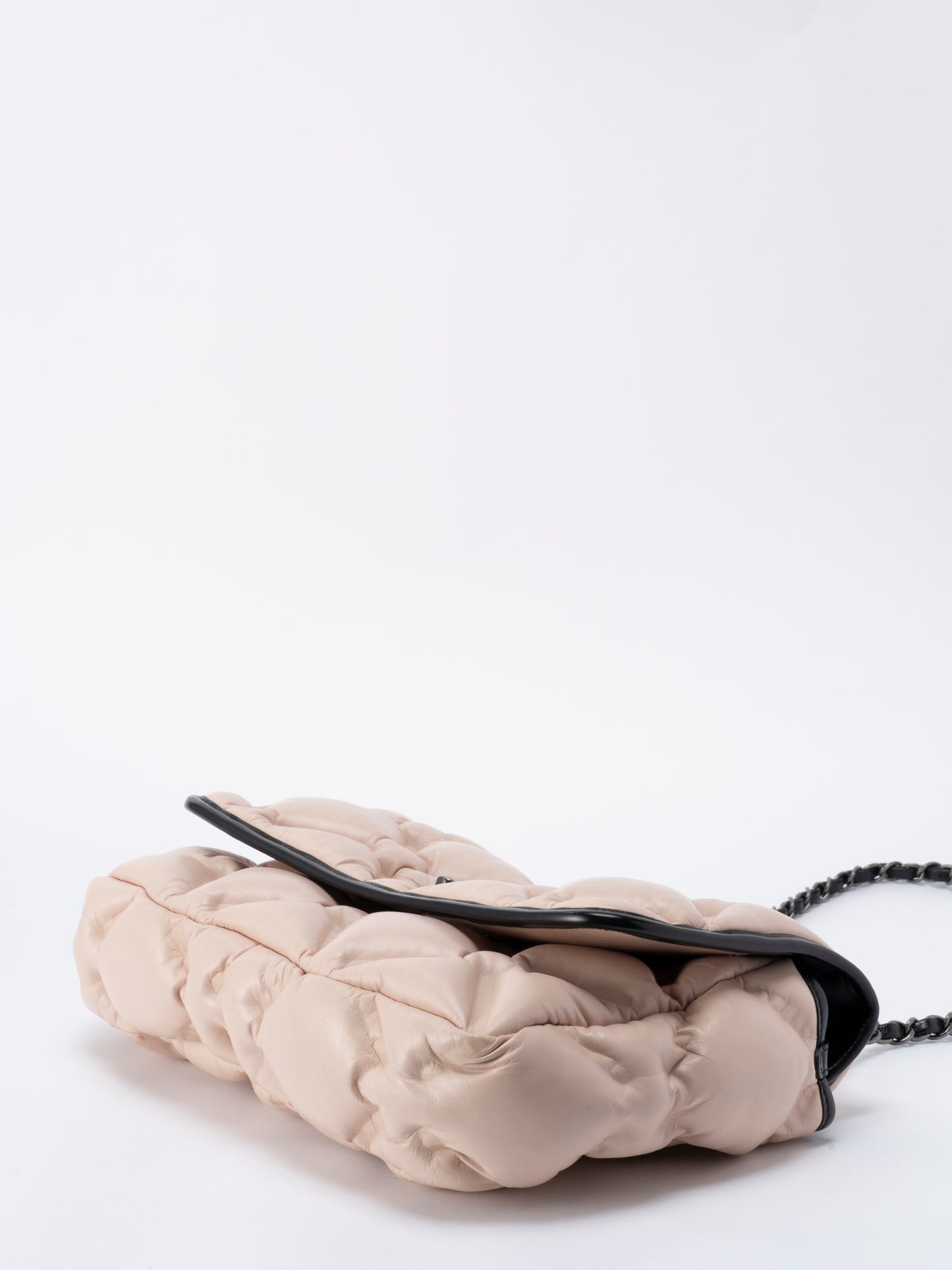 シャネル バブルキルト チェーンショルダーバッグ ポーチ付き カーフスキン ライトピンク アンティークシルバー金具