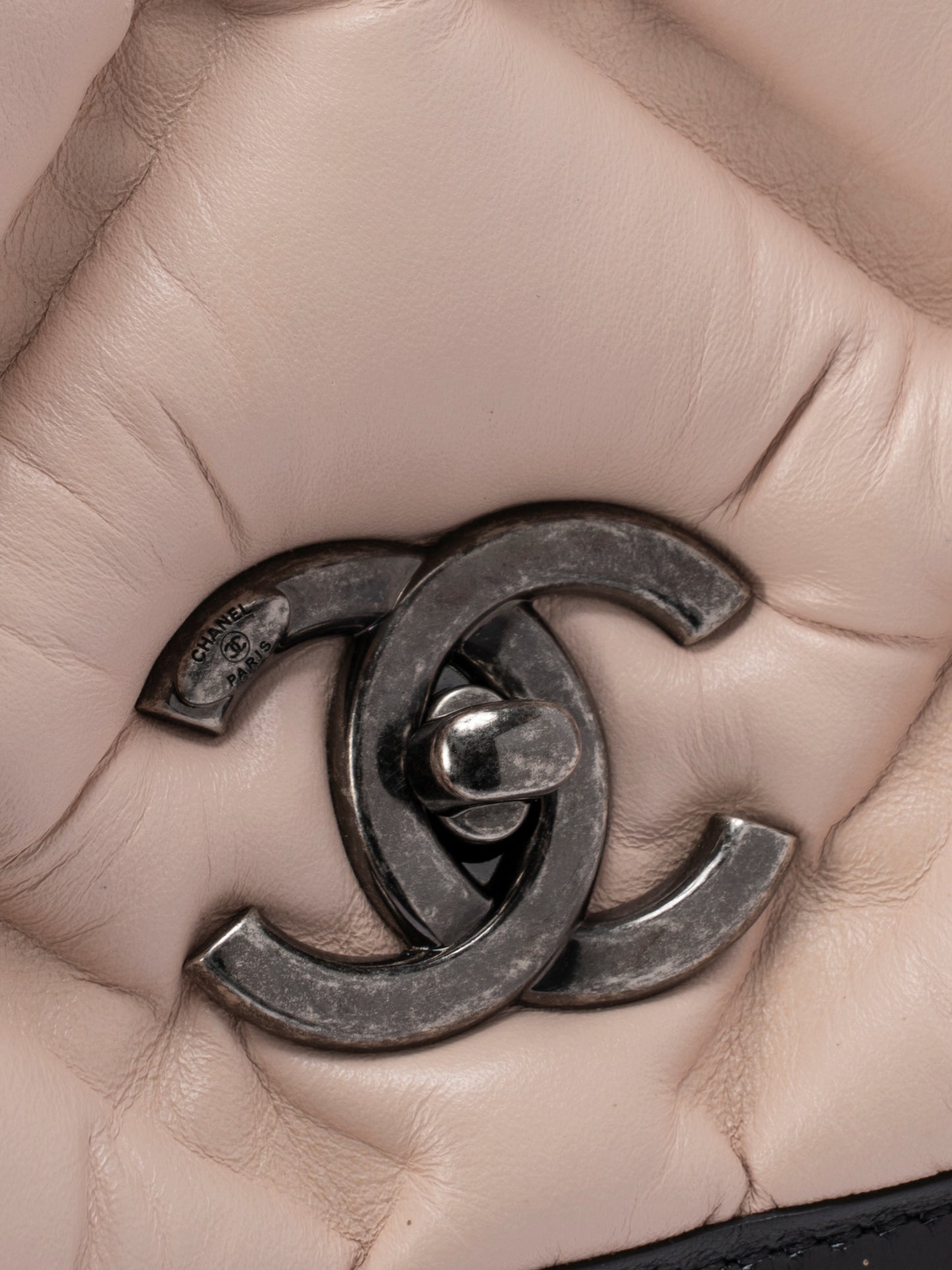 シャネル バブルキルト チェーンショルダーバッグ ポーチ付き カーフスキン ライトピンク アンティークシルバー金具