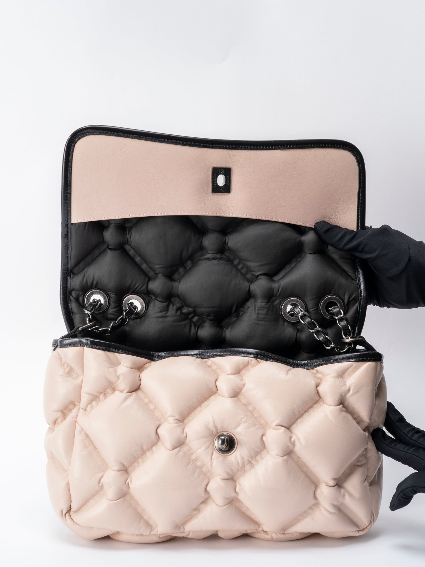 シャネル バブルキルト チェーンショルダーバッグ ポーチ付き カーフスキン ライトピンク アンティークシルバー金具
