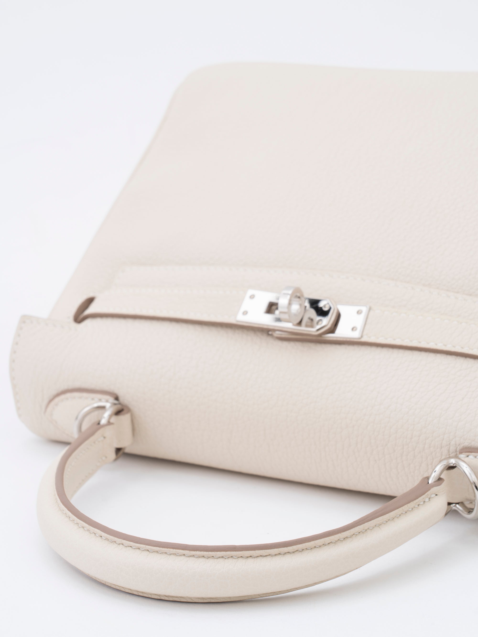 Hermès Kelly 25 Retourne Handbag, W stamp: 2024, Togo leather, Craie, Silver hardware