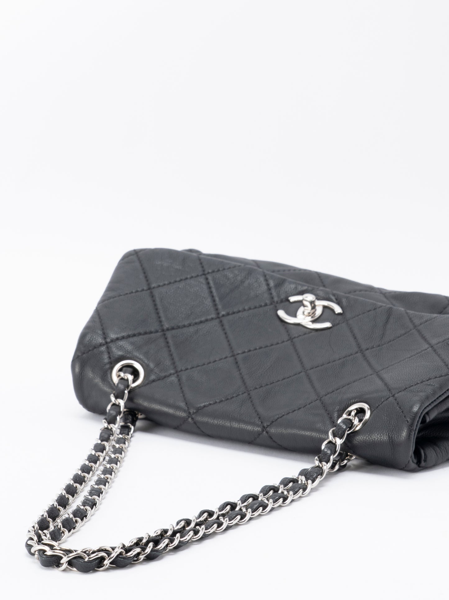 シャネル マトラッセ Wチェーンショルダーバッグ キャビアスキン ブラック シルバー金具