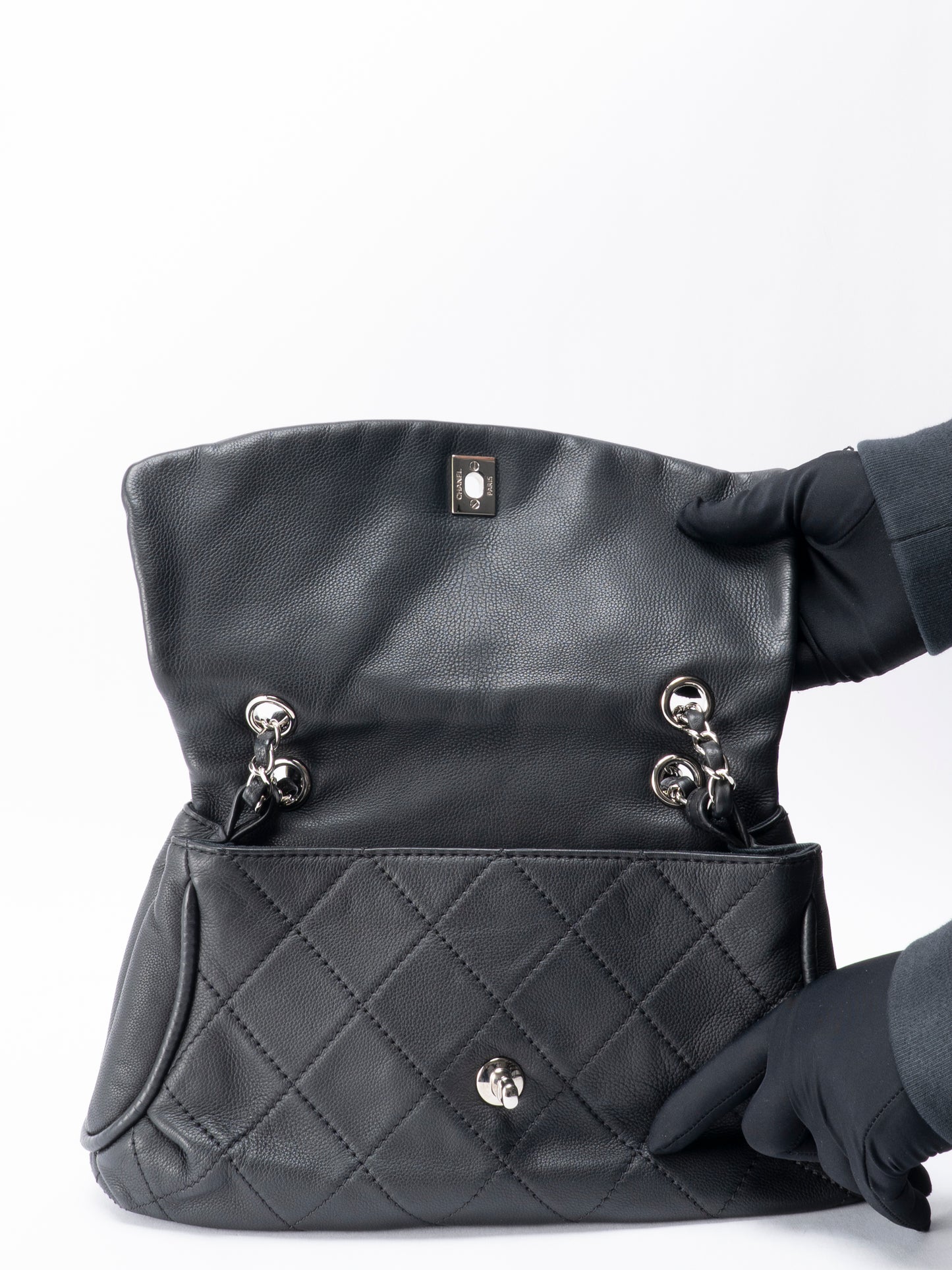 シャネル マトラッセ Wチェーンショルダーバッグ キャビアスキン ブラック シルバー金具