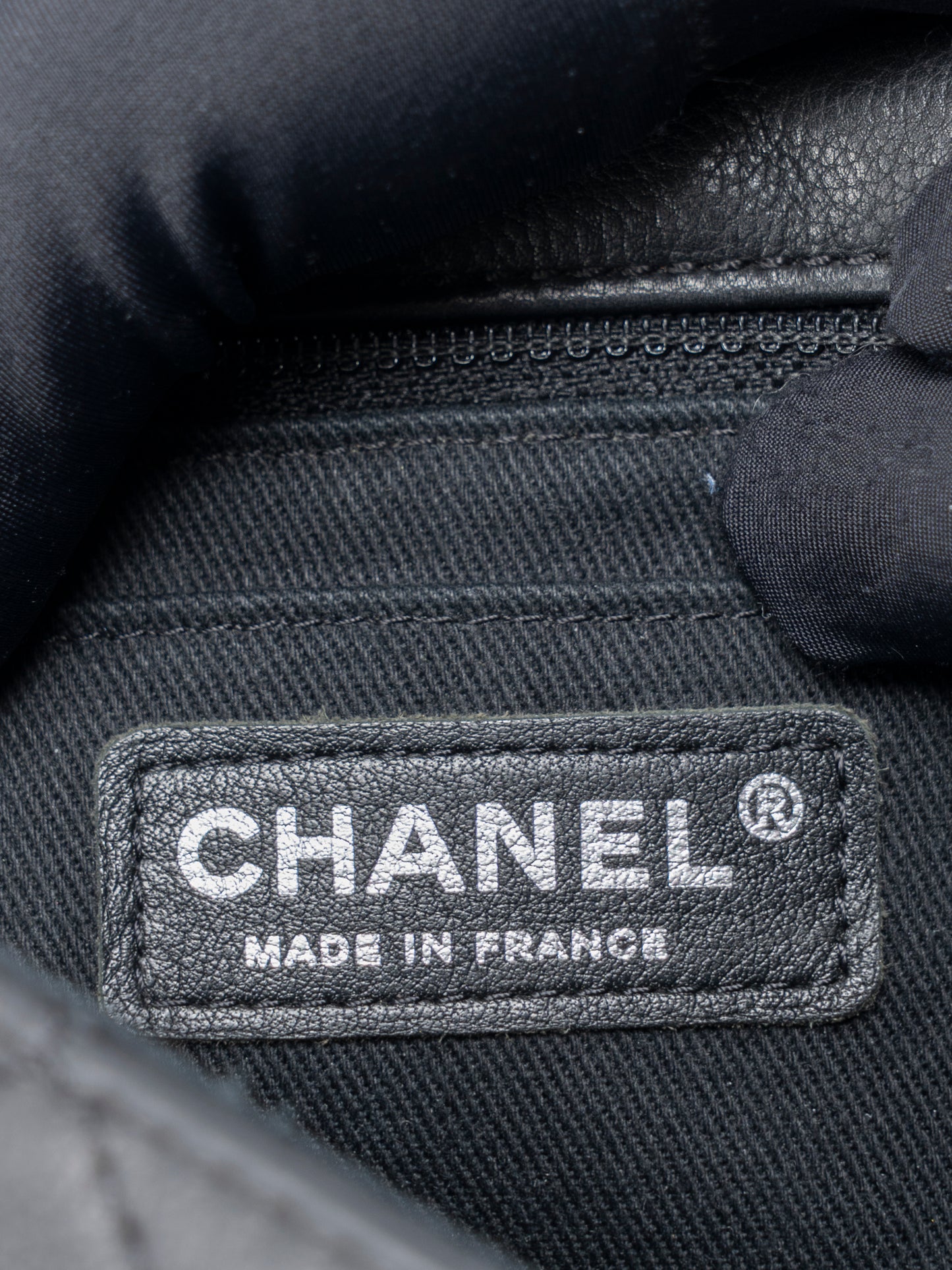 シャネル マトラッセ Wチェーンショルダーバッグ キャビアスキン ブラック シルバー金具