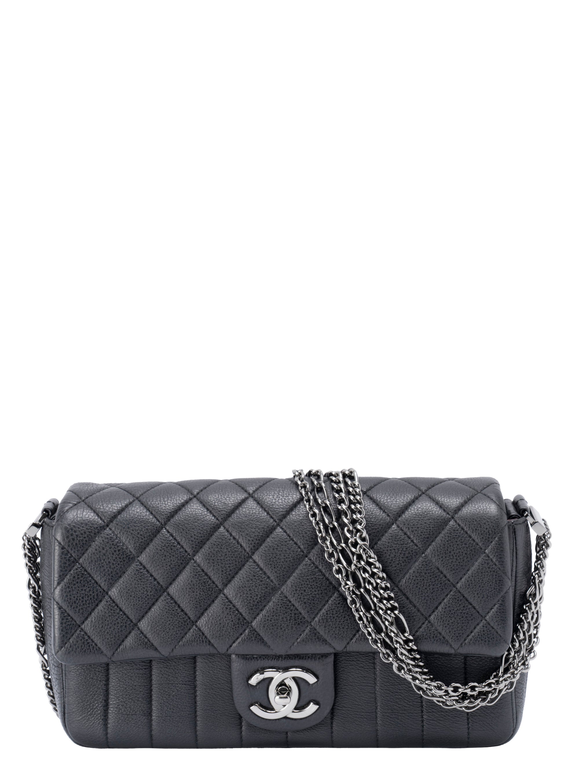 CHANEL ヴィンテージ　ロゴ　ナイロン　バッグ　ポーチ　グレー CHANEL シャネル ヴィンテージ ロゴ ショルダーバッグ ポーチ ナイロン