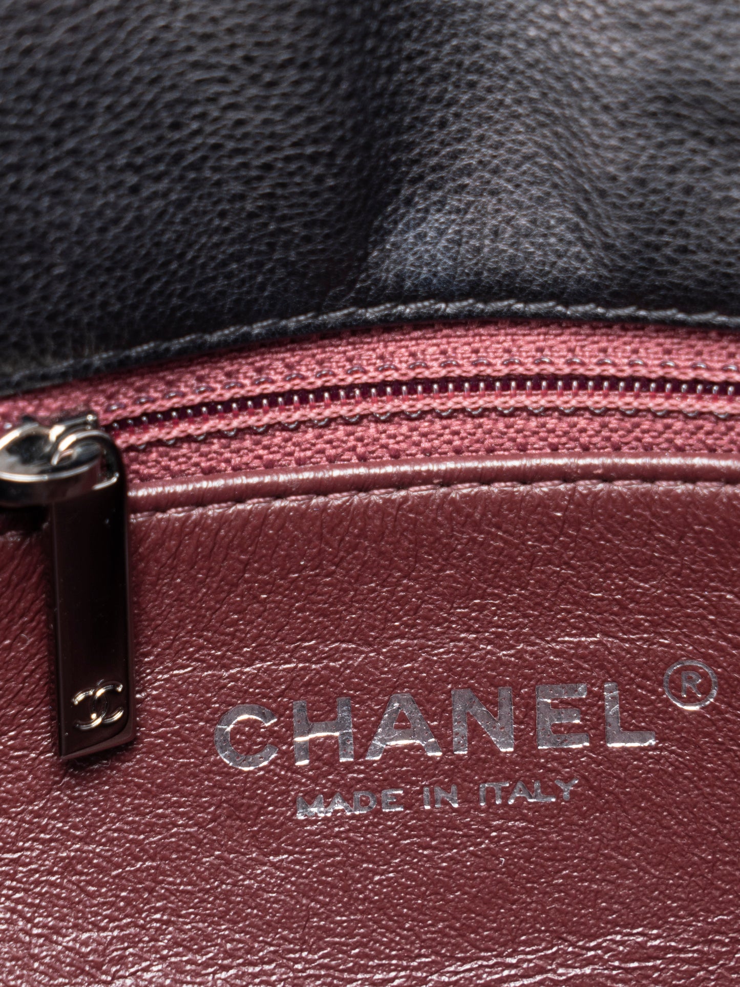 シャネル マトラッセ マドモアゼル 4連チェーンショルダーバッグ カーフスキン ブラック シルバー金具