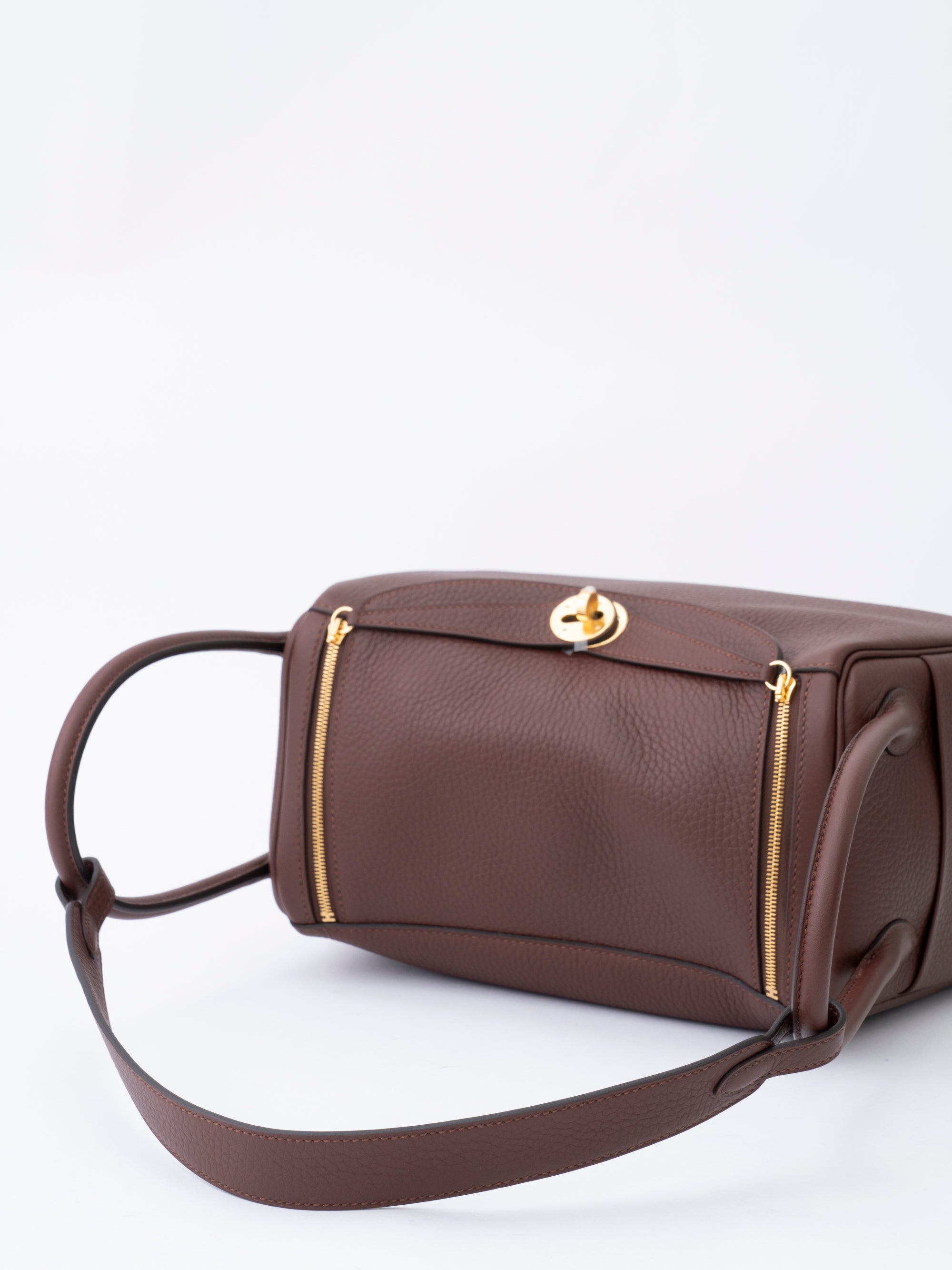 Hermès Lindy 26 Shoulder Bag K Stamp: 2025 Taurillon Teule 4D Gold Hardware Brand New
