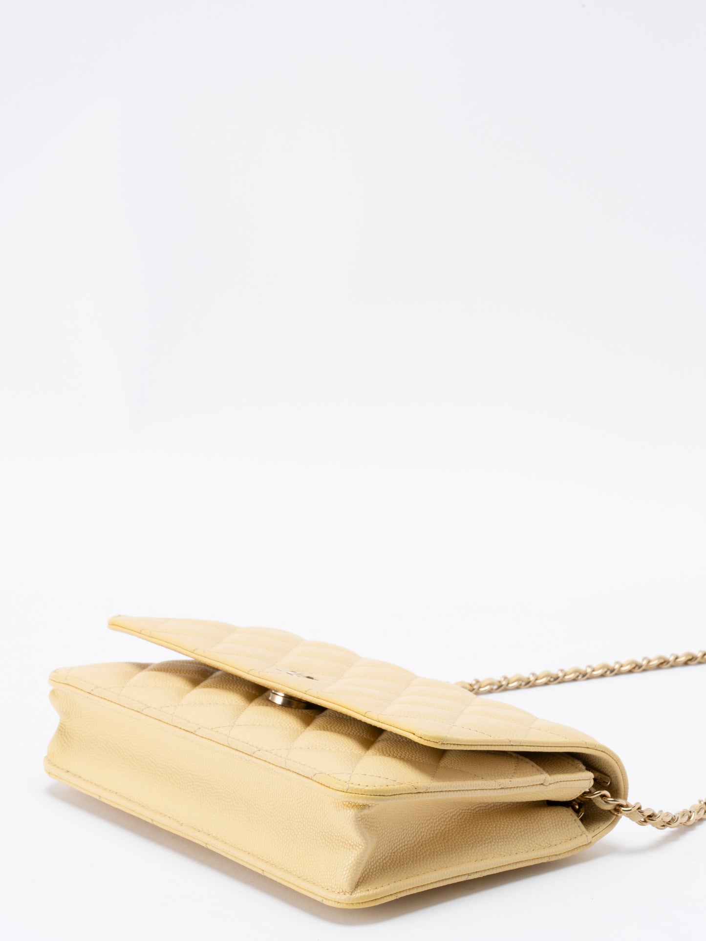 シャネル チェーンウォレット ターンロック シリアルプレート チェーンショルダーバッグ キャビアスキン イエロー ゴールド金具