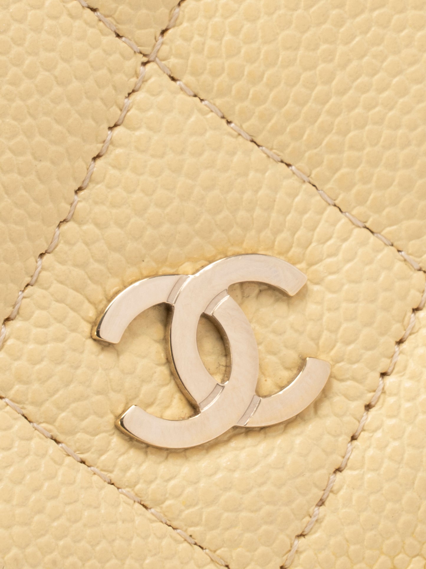 シャネル チェーンウォレット ターンロック シリアルプレート チェーンショルダーバッグ キャビアスキン イエロー ゴールド金具