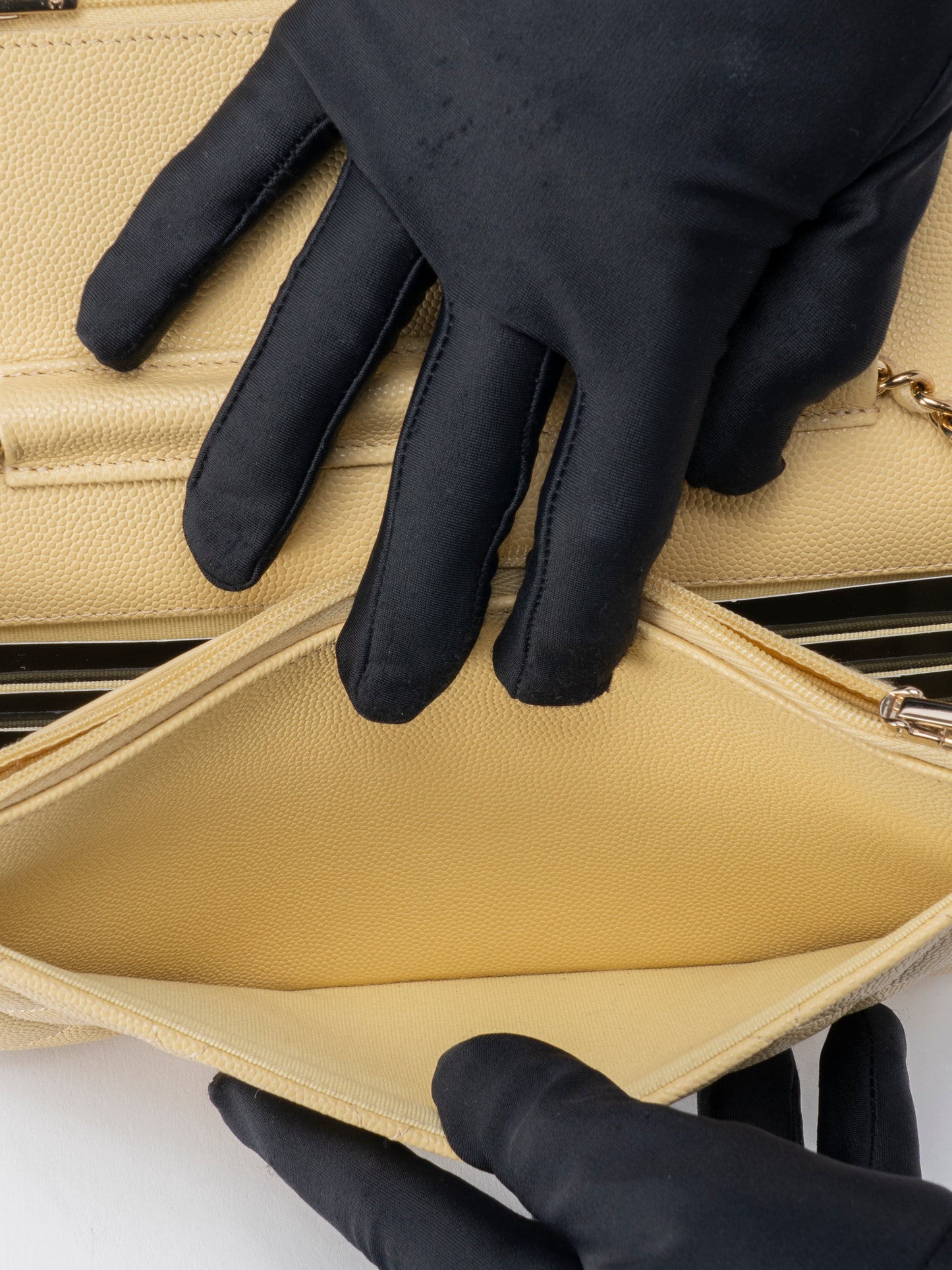 シャネル チェーンウォレット ターンロック シリアルプレート チェーンショルダーバッグ キャビアスキン イエロー ゴールド金具