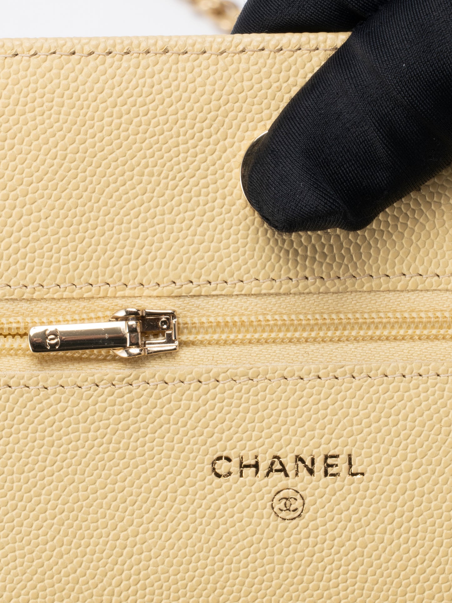 シャネル チェーンウォレット ターンロック シリアルプレート チェーンショルダーバッグ キャビアスキン イエロー ゴールド金具