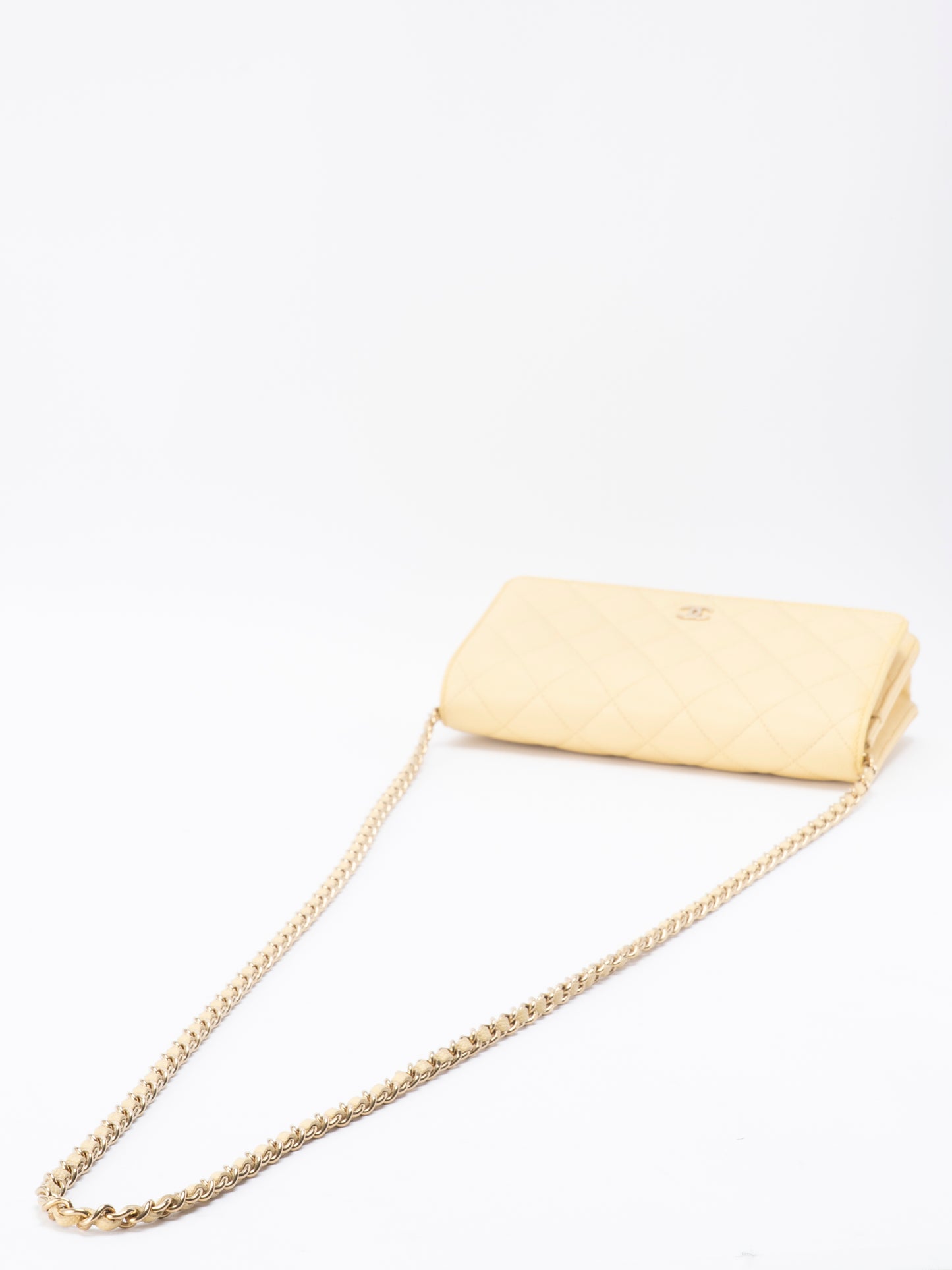 シャネル チェーンウォレット ターンロック シリアルプレート チェーンショルダーバッグ キャビアスキン イエロー ゴールド金具