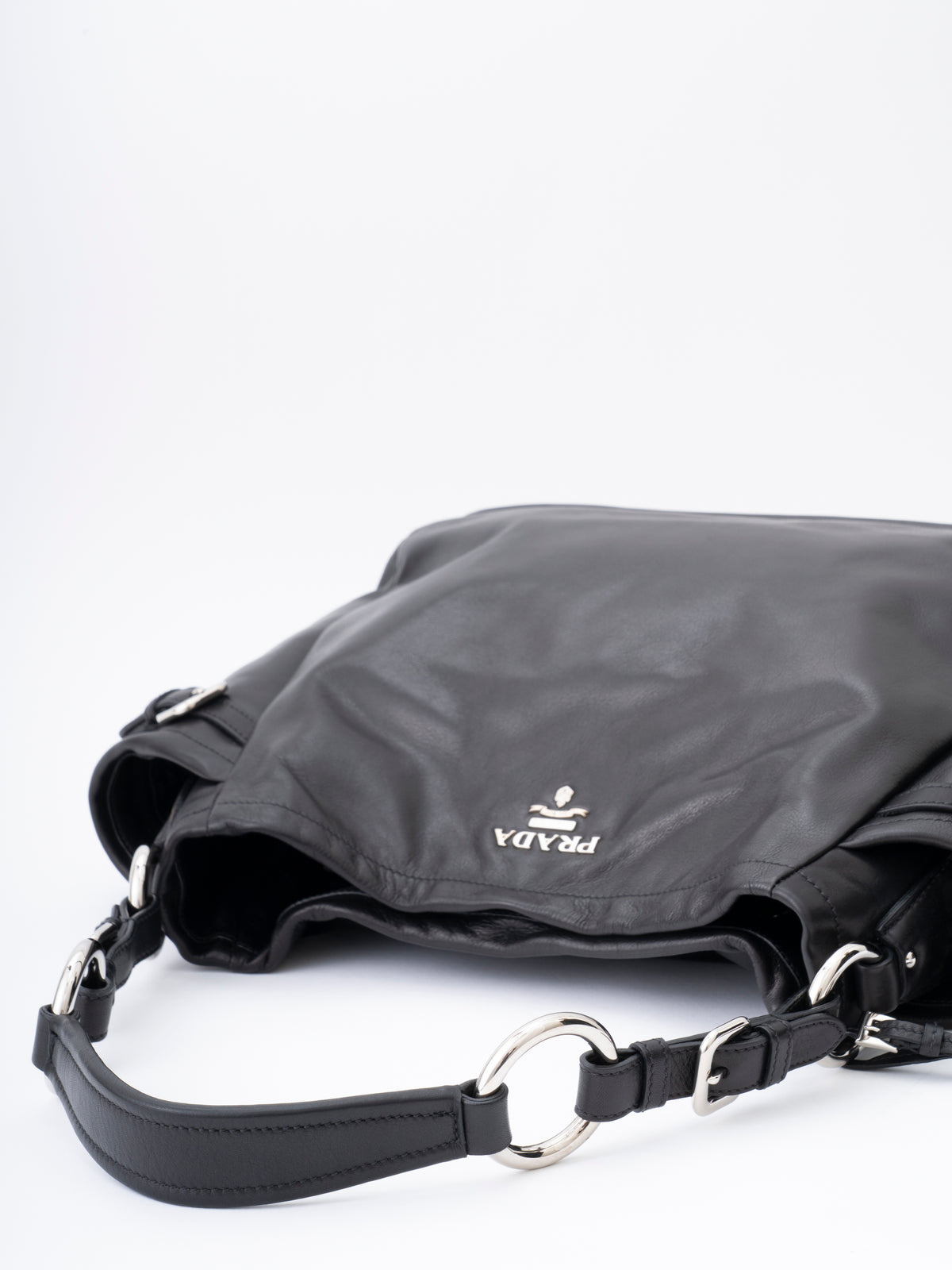 プラダ ショルダーバッグ  レザー ブラック シルバー金具