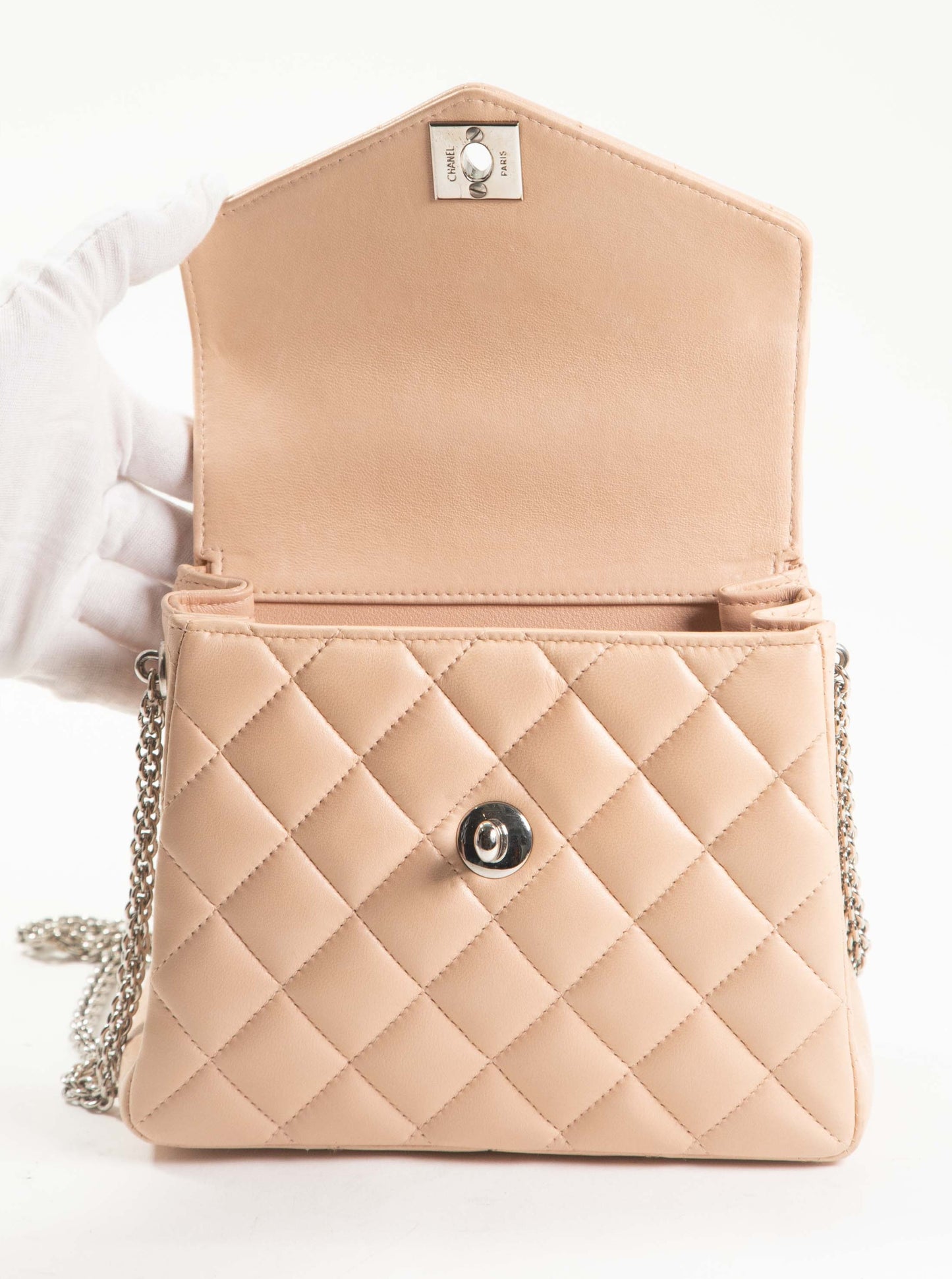Chanel Single V Flap Matelasse Chain Shoulder Bag Lambskin Beige