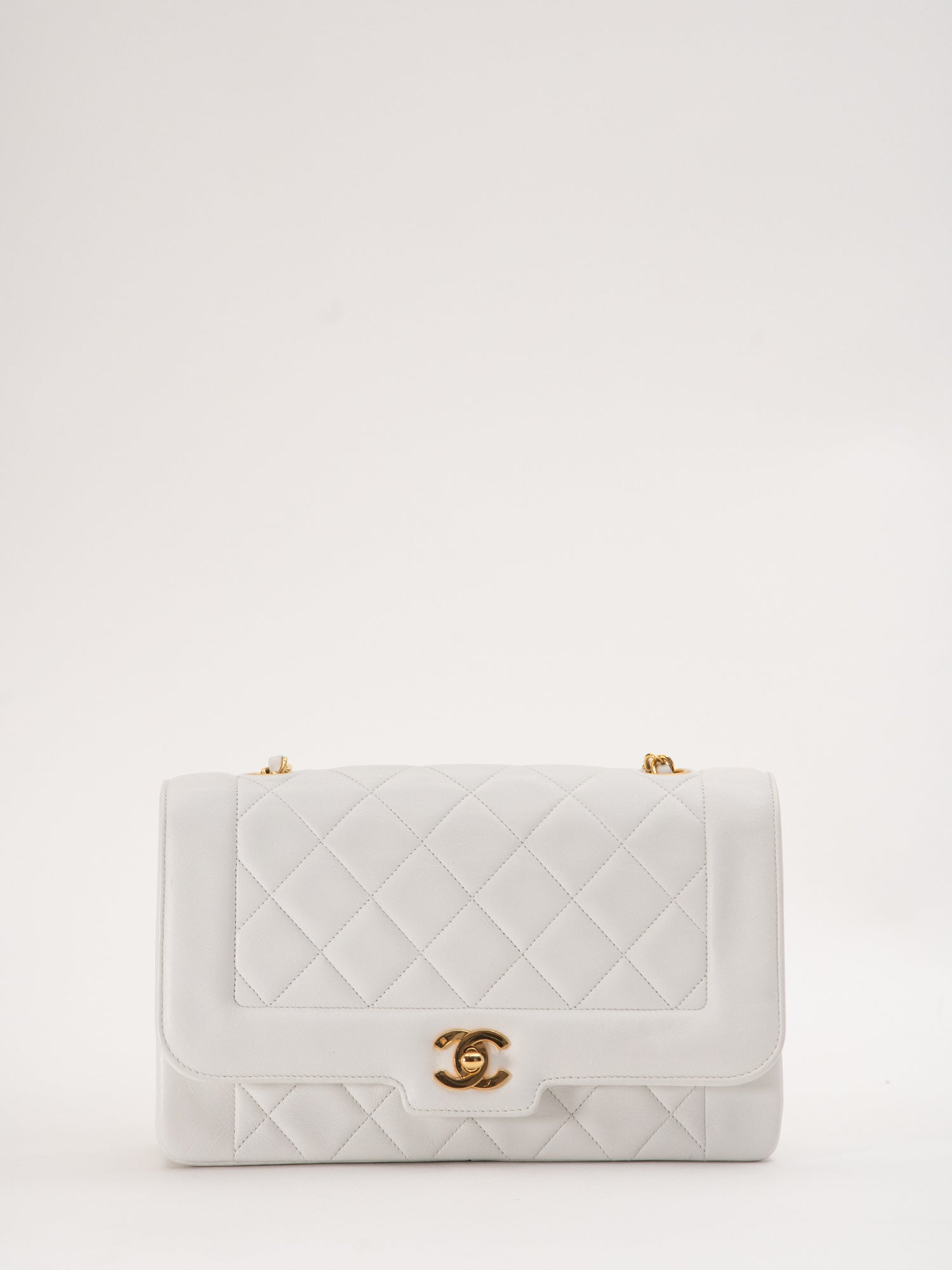 Chanel Diana Matelasse Chain Shoulder Bag Medium Lambskin White – Paradise  vintage