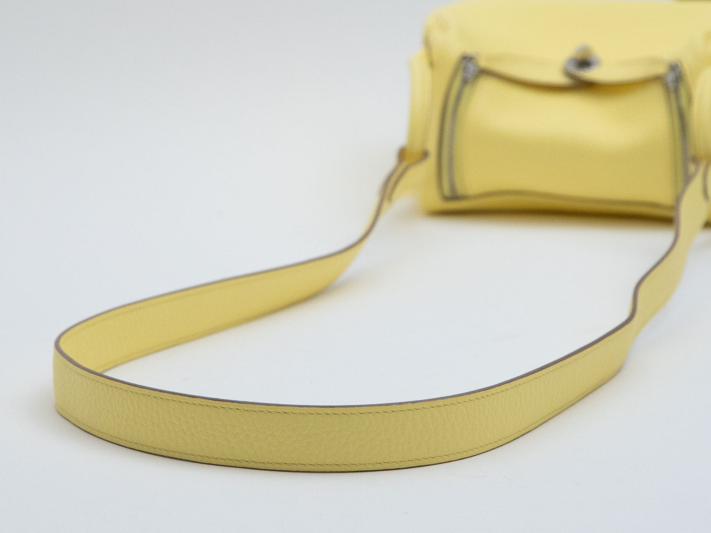 Hermes New Mini Lindy Shoulder Bag B:2023 Silver Hardware Taurillon Clemence Limoncello